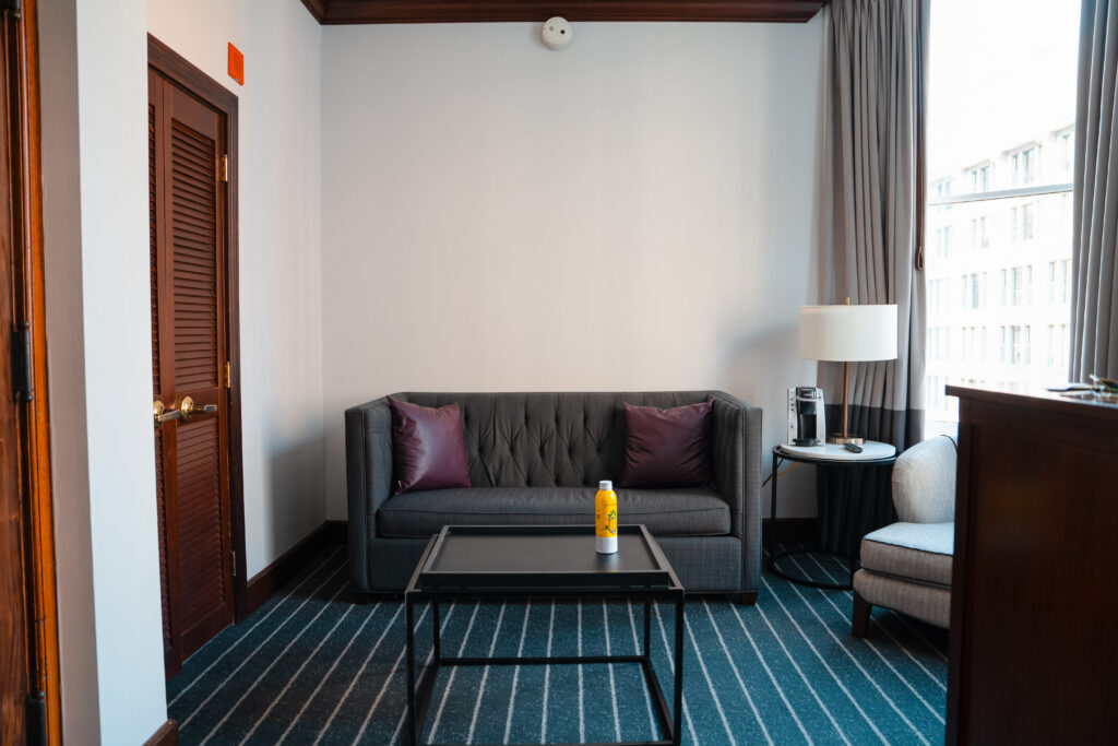 Where to Stay in Chicago: Staypineapple Chicago Review